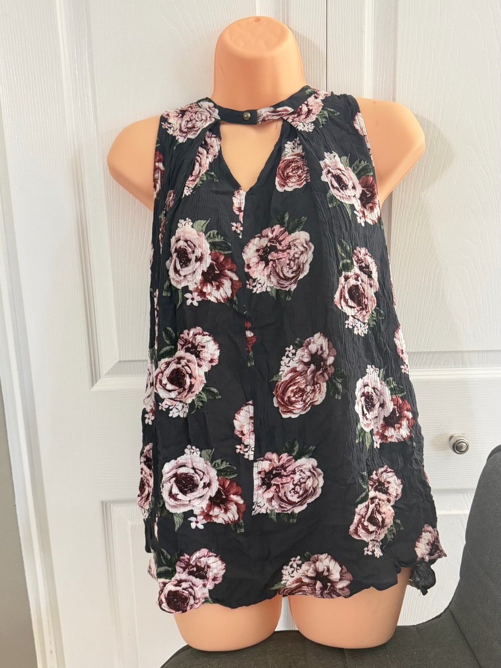 Gypsies & Moondust Black Floral Keyhole Chiffon Camisole